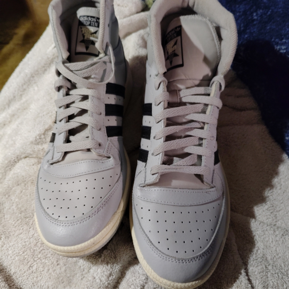 Adidas Men's Gray and Black Top Ten Sneakers